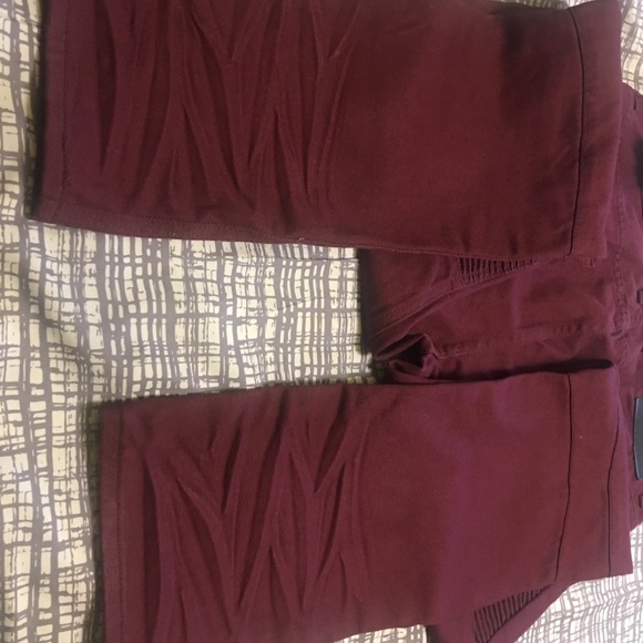Brand new Men’s Burgundy Bikers Jeans - Picture 4 of 7
